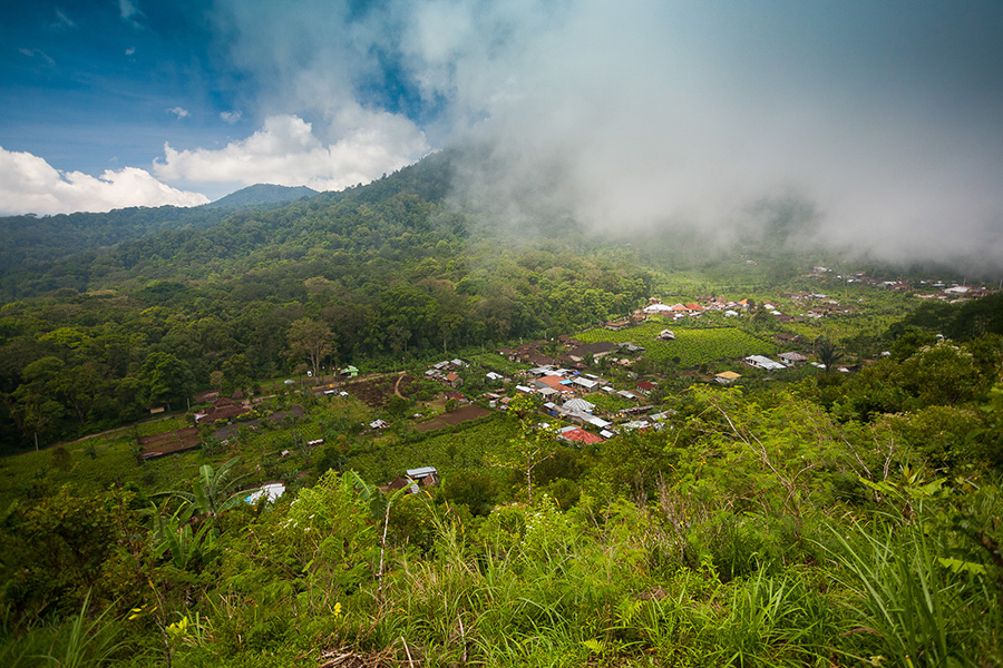 Pohled z Bali Twin Lake Trekking Point